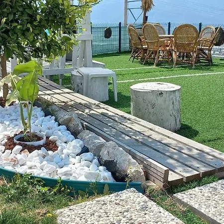 Azize 6 * Φετιγιέ